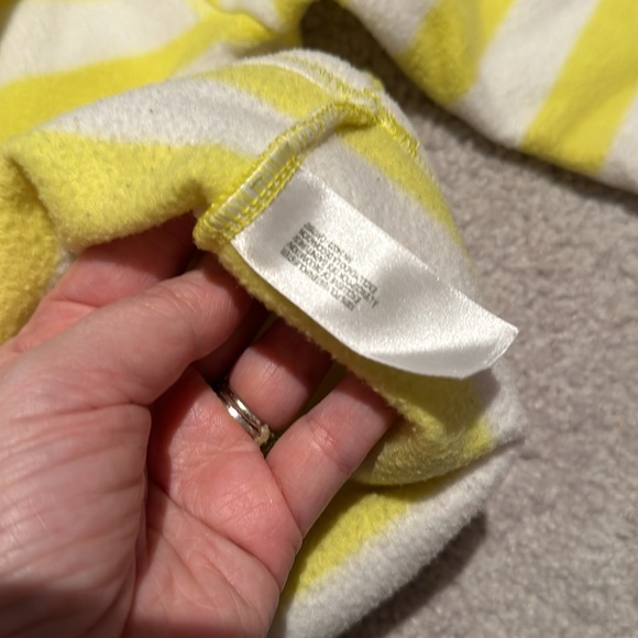 Old navy toddler fleece pullover - Picture 4 of 6
